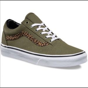 Vans Old Skool Army Green/True White Size 9 worn once.
